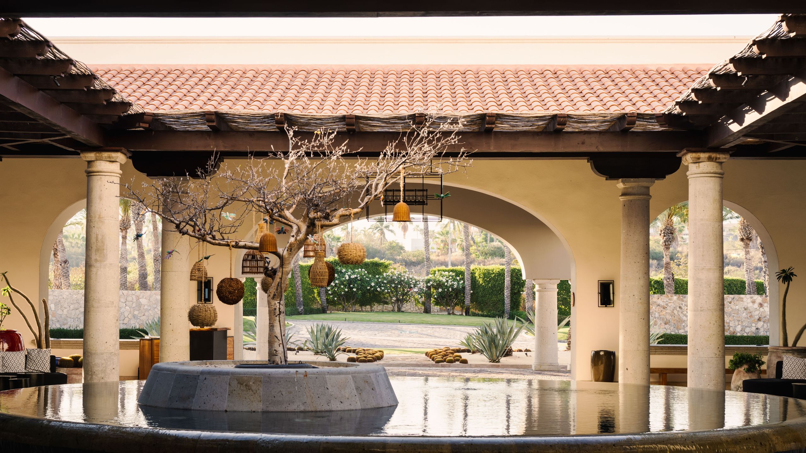 Hilton Los Cabos lobby and entrance