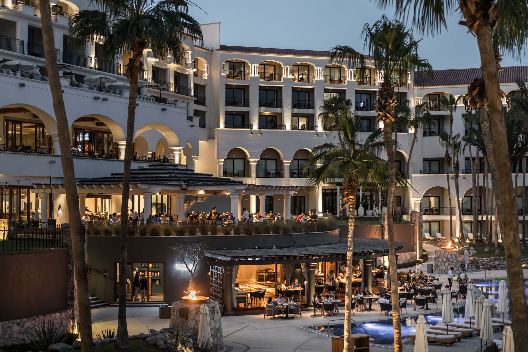 Hilton Los Cabos outdoor dining and resort courtyard at dusk